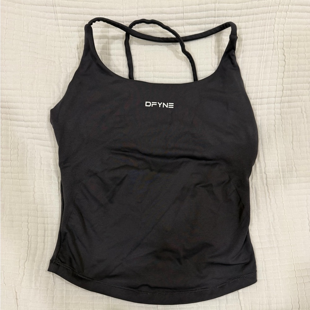 DFYNE Dynamic Twist Back Tank